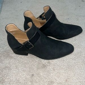 Pointed heeled booties